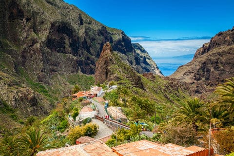 Explore Masca with complete peace of mind, thanks to baby carrier rental.